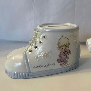 1994 Precious Moments Shoe Bank